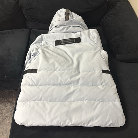 Canada Goose women’s Lyndale parka light blue size medium worn once - Picture 8 of 8